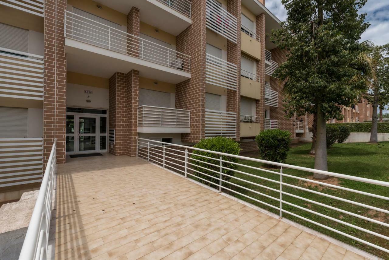 Apartamento Perto Praia, Com Piscina アルヴォル エクステリア 写真